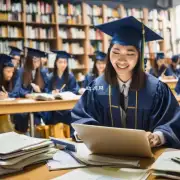 泰国大学是否提供奖学金或助学贷款计划来帮助学生支付高昂的学费和其他相关费用？如果有的话如何获得它们并享受福利待遇？