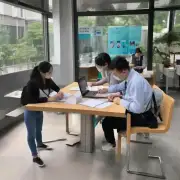 在申请签证之前我是否可以与南京爱博留学中介联系以获取更多信息并安排面试时间？他们会如何协助我在美国大学注册学分以及办理其他相关手续？